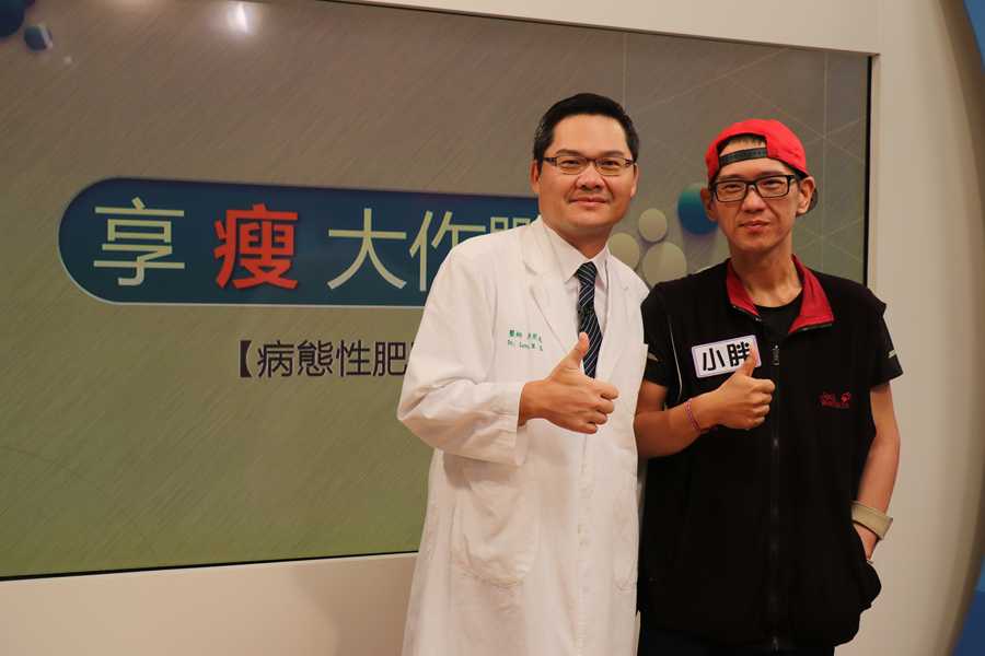 林先生感恩「貴人」李旻憲主任（左）讓他成功減重。