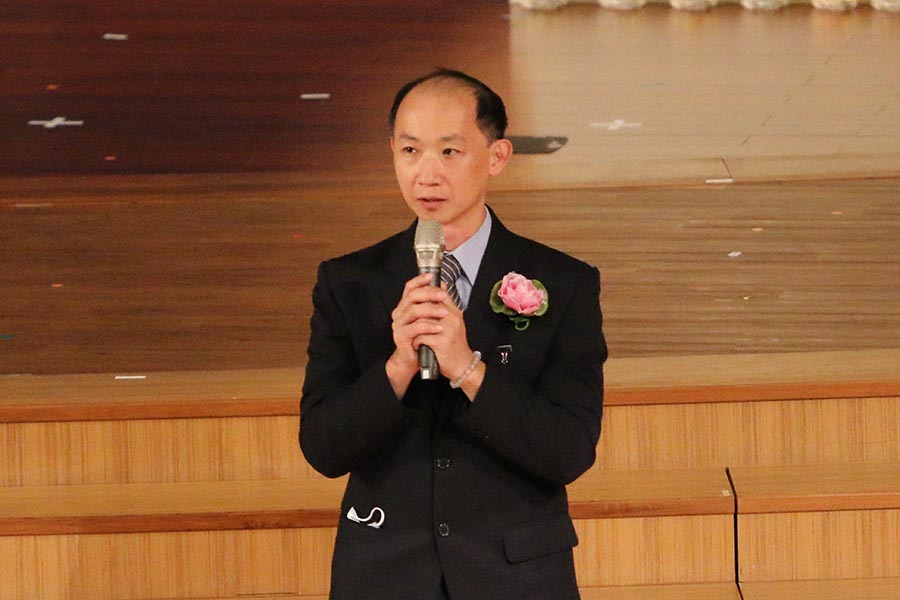 被譽為「模仿達人」的神經內科郭啟中醫師，投身巴金森氏症治療，因視病如親，獲選歲末祝福人品典範。