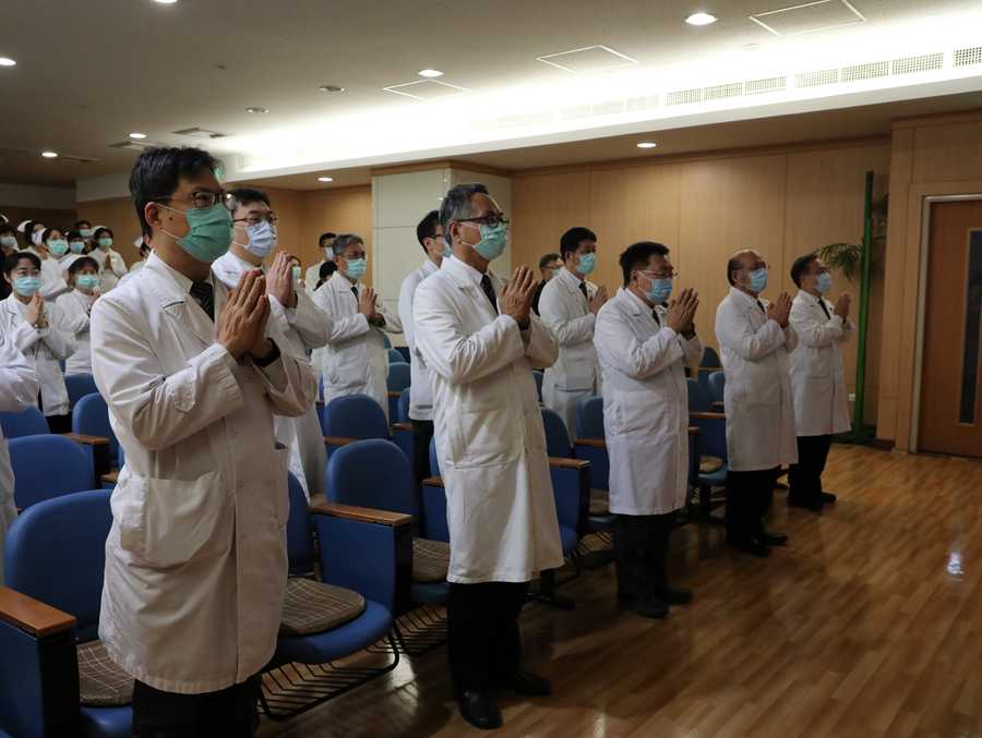 防疫根源在齋戒茹素，臺中慈濟醫院虔誠祈禱早日度過疫情陰霾。