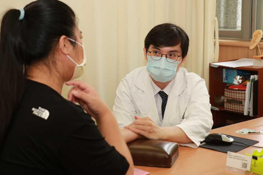 鄭群耀醫師建議，患有甲狀腺節結患者除定期回診，更需要保持作息規律、養成正確生活習慣。