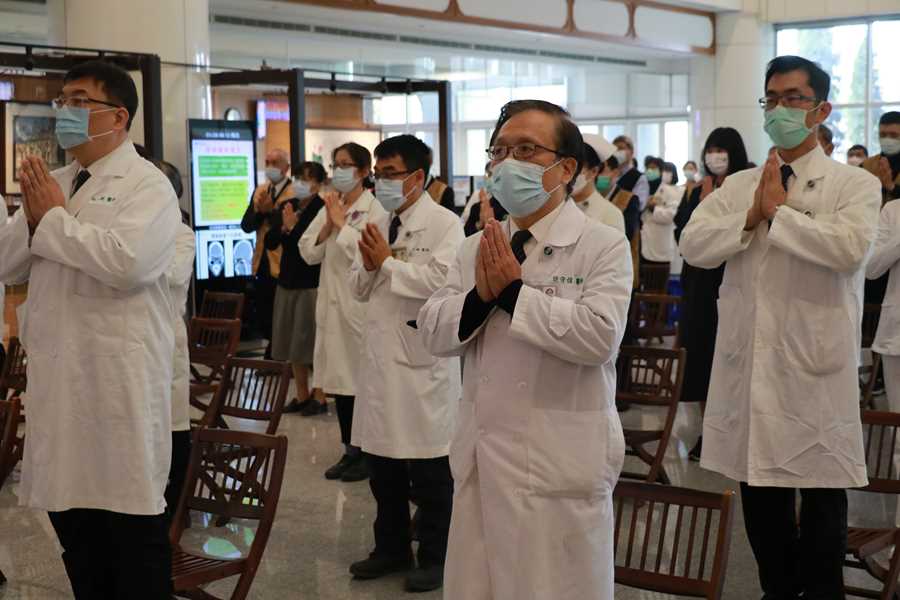 臺中、三義慈濟醫院同步團拜 許願防疫過關解病苦