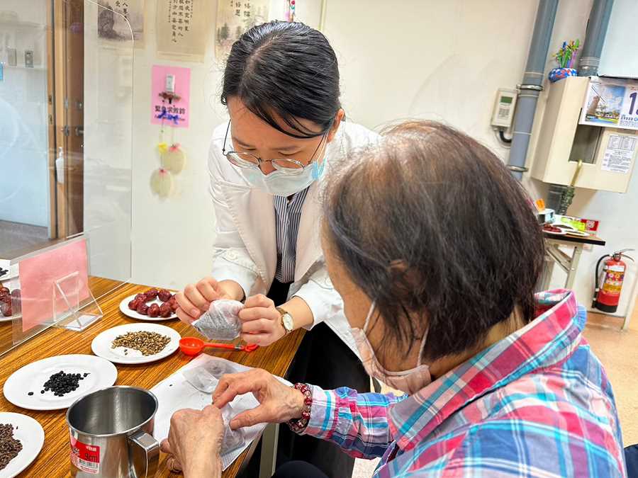 臺中慈濟記憶保養班長輩奉茶 纖體舒壓茶慶婦女節