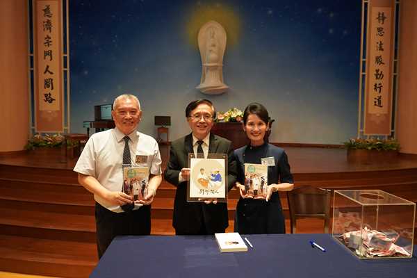 臺中慈院醫師社區衛教不忘募愛 傳遞健康啟善念