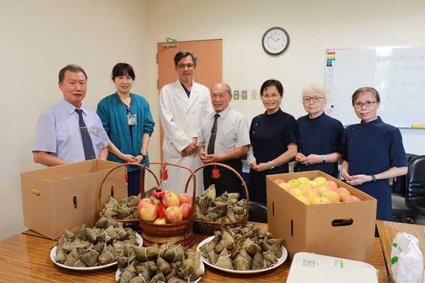 端午慈誠懿德聯誼 台中慈院同仁入經藏博得掌聲