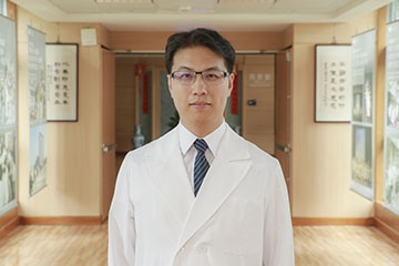 黃健源 / 醫師