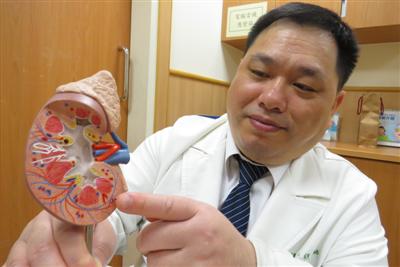 腎病夫妻嗑泡麵險洗腎 中秋月餅烤肉謹慎食用