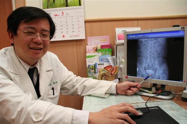 無痛血尿竟是膀胱癌作祟，六旬老翁小腸再造新膀胱