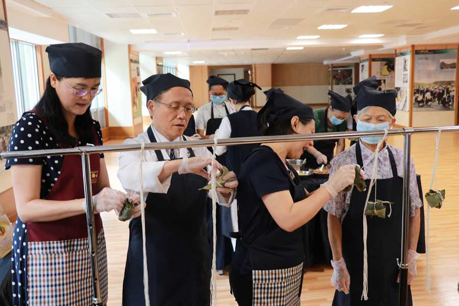 「花好粽夏慶端午」素粽教作 宣導銀髮族健康促進概念