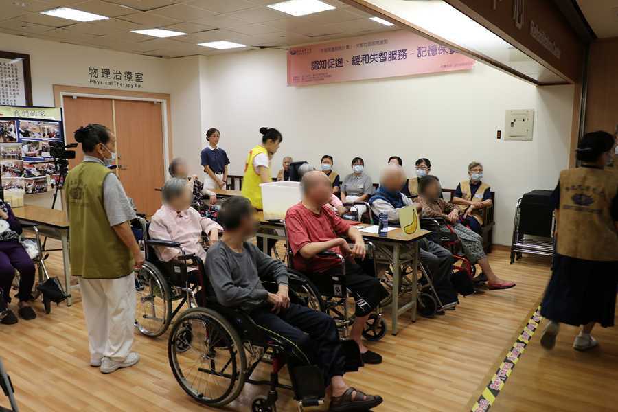 臺中慈濟醫院記憶保養班上課 三類課程幫助失智病友與家人