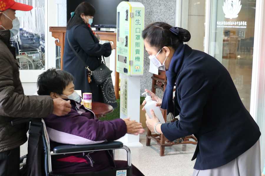 臺中慈院防疫門禁 出入戴口罩、洗手、量體溫