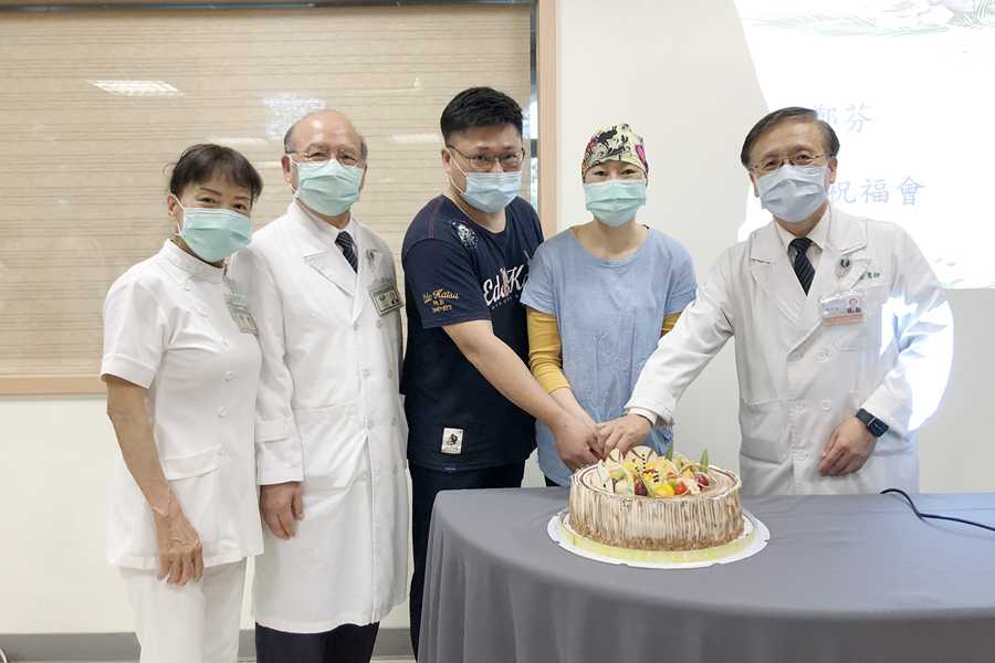 異體骨髓移植成功 醫護歡慶病人重生