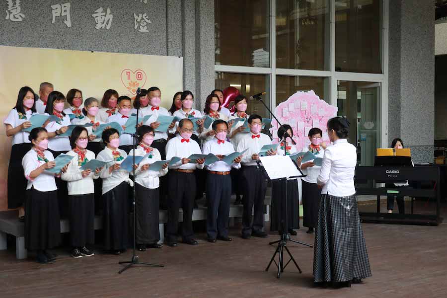 心蓮安寧十年 臺中慈院揚樂音心心伴病人