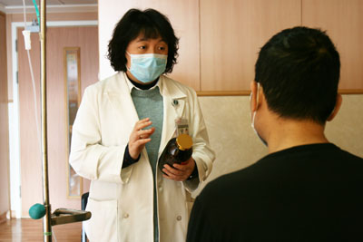 海派男酗酒又想護肝保健品全收 肝臟發炎昏迷甦醒「不再喝了」
