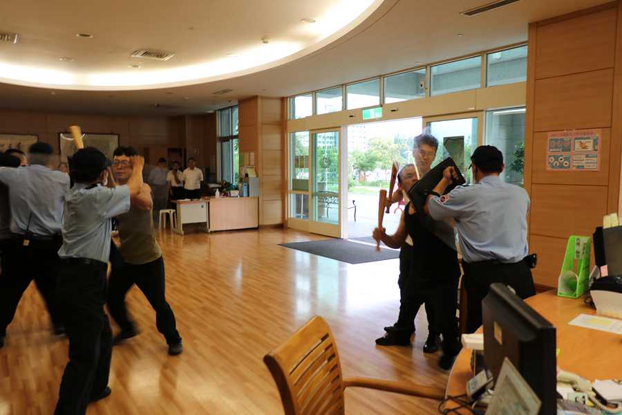 臺中慈濟醫院結合警方演習 宣示暴力零容忍守護醫療安全