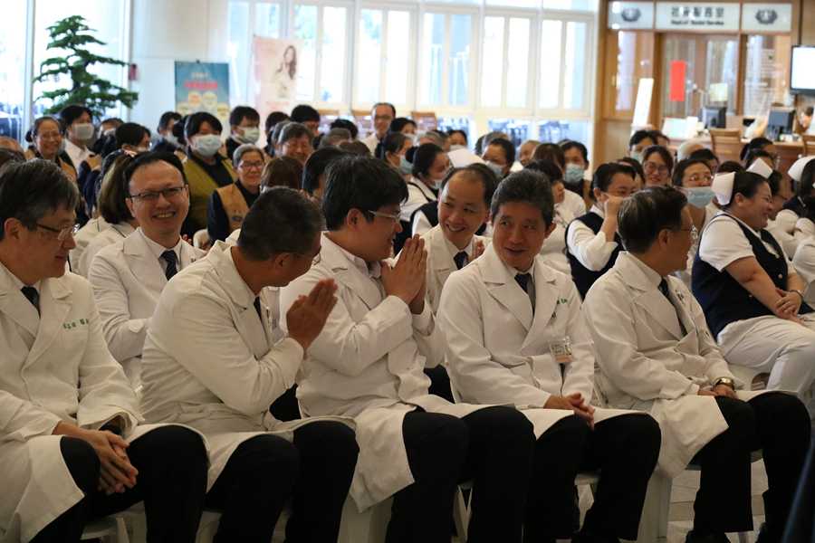 避免交叉感染有Ａ感症狀早投藥 慈濟醫院團拜以「勤」迎新春