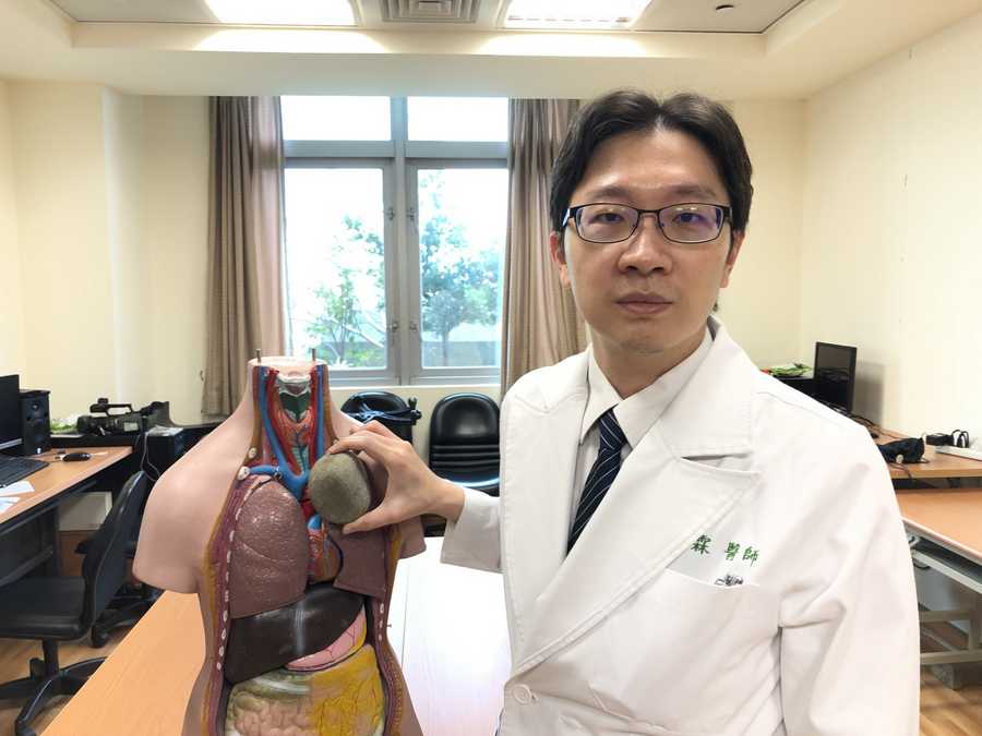 罕見縱膈腔14公分畸胎瘤 醫療團隊拆彈解危機