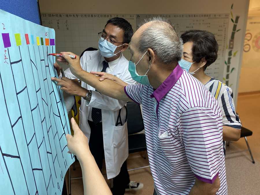 拜七娘媽喚醒記憶搭鵲橋 失智據點圓滿結業