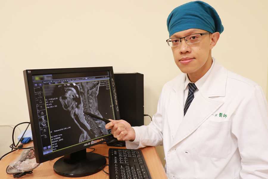 下咽腫瘤塞滿咽喉險致命 「引導式化療」奏功