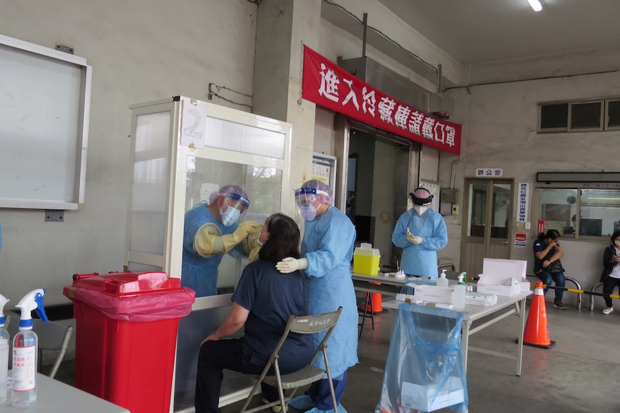 臺中慈濟協助東勢快篩 果菜市場179人皆陰性