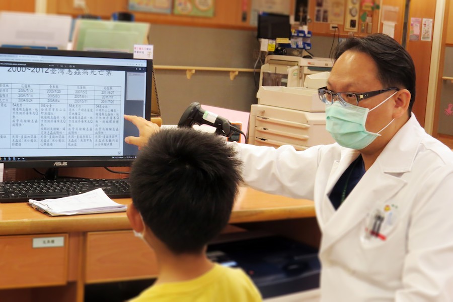 高燒未必染疫 男童腿部「焦痂」追出恙蟲病