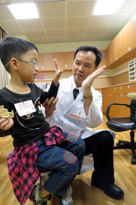 信望愛學員年度健檢義診新服務 「兒童復健諮詢門診」安家長的心