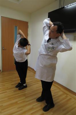 長期姿勢不良易痠痛 「開學暖身操」健康上學去