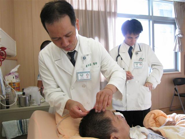 腦幹出血瀕臨死亡！中西醫聯手治療病患重生