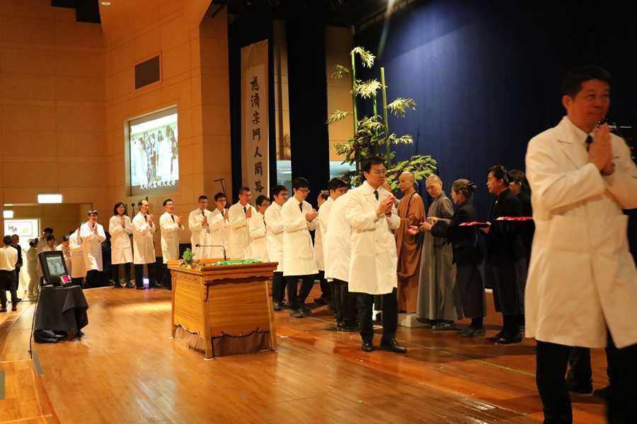 王人澍推動中西醫合治 臺中慈院歲末祝福分享